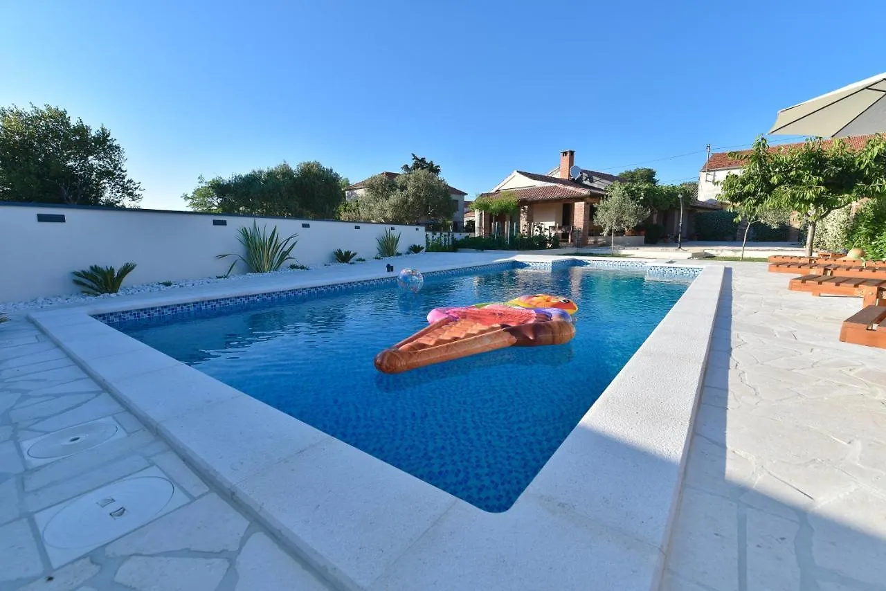 Villa Navita Augustinus With Pool Debeljak