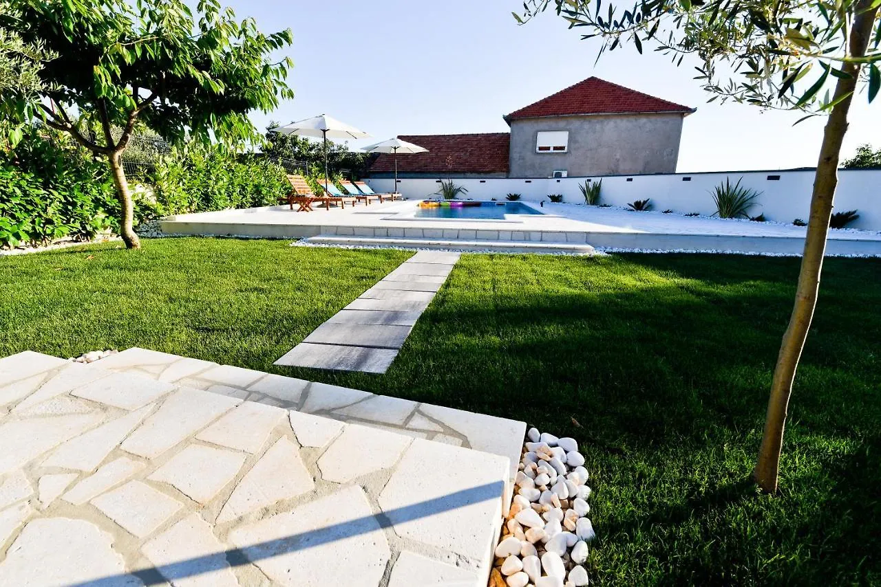 Villa Navita Augustinus With Pool Debeljak Holiday home