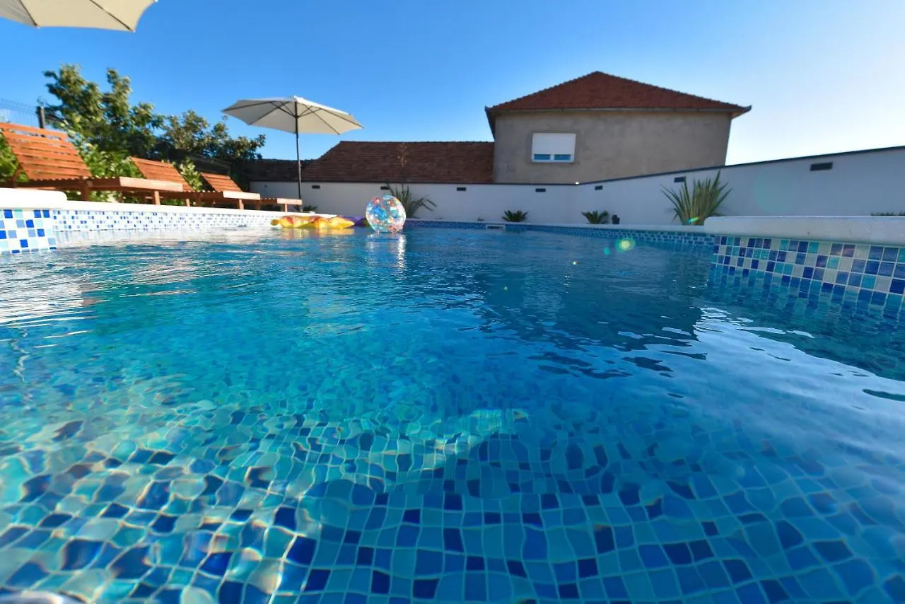 Villa Navita Augustinus With Pool Debeljak