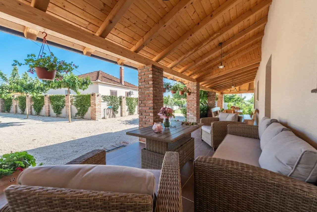 Villa Navita Augustinus With Pool contacts